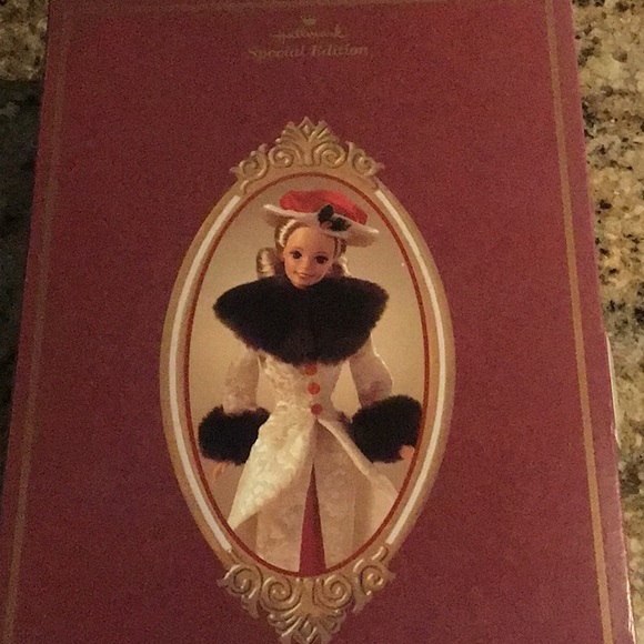 Vintage holiday Barbie from 1995 hallmark - Picture 2 of 6